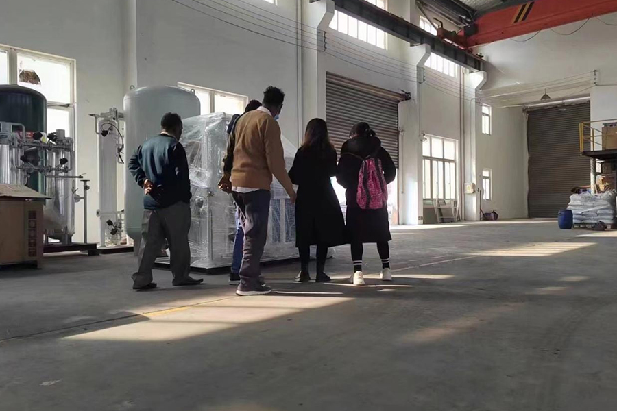Indické návštěvy zákazníka „Jiangsu Luoming“ a inkousty smlouvy na generátor 20nm3/h kyslík