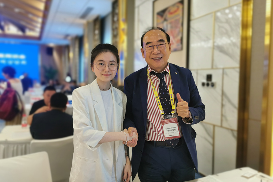 Úspěšně se zapojil do jednoho - ON - One Business Diskuse na 37. letním semináři generálního ředitele